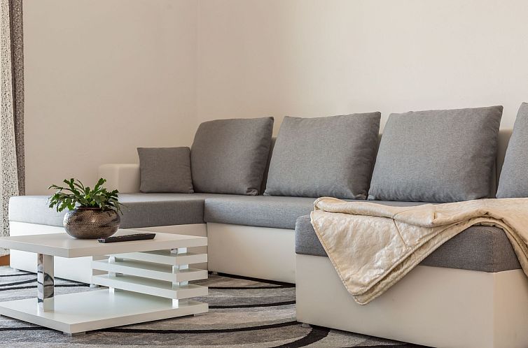 Appartement Große Wohnung in Omiš mit Möbliertem Balkon