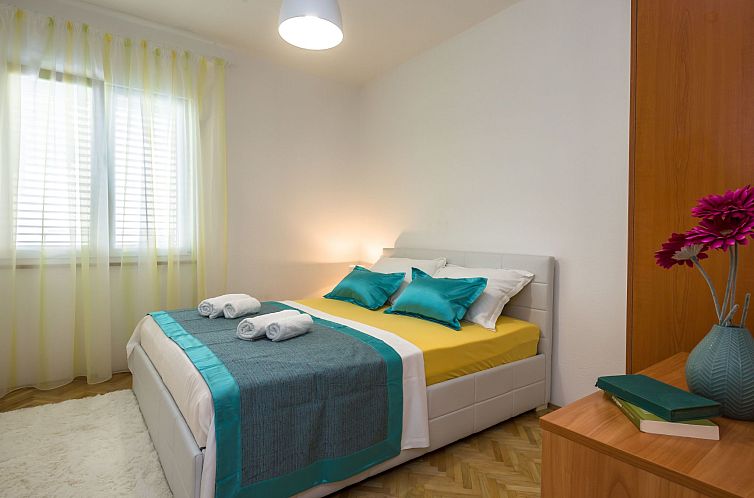 Appartement Große Wohnung in Omiš mit Möbliertem Balkon