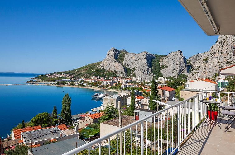 Appartement Große Wohnung in Omiš mit Möbliertem Balkon