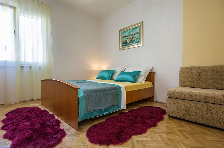 Appartement Große Wohnung in Omiš mit Möbliertem Balkon