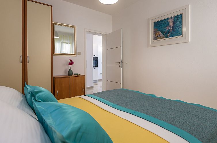 Appartement Große Wohnung in Omiš mit Möbliertem Balkon