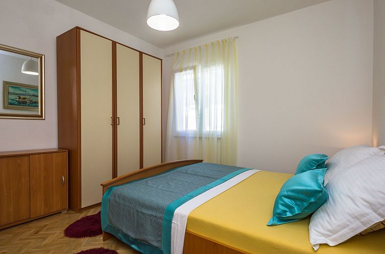 Appartement Große Wohnung in Omiš mit Möbliertem Balkon