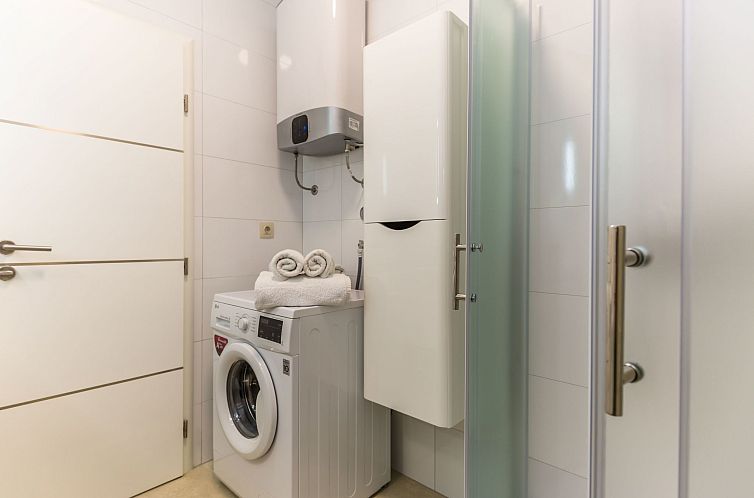 Appartement Große Wohnung in Omiš mit Möbliertem Balkon