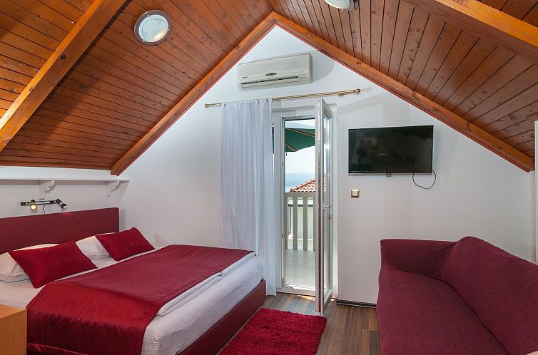 Appartement Gemütliche Wohnung in Omiš mit Privatem Balkon