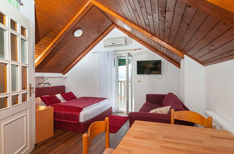 Appartement Gemütliche Wohnung in Omiš mit Privatem Balkon