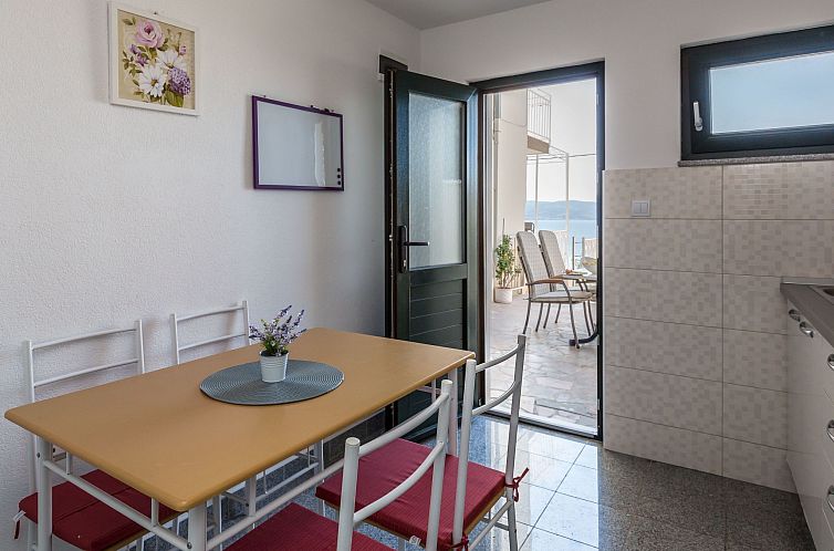 Appartement Große Wohnung in Omis mit Terrasse und Meerblic