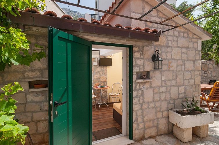 Appartement Große Ferienwohnung in Omiš mit Privatem Balko