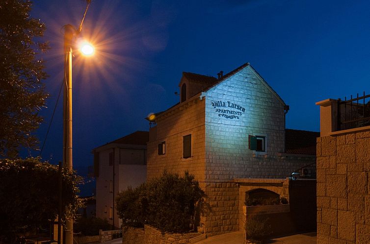 Appartement Große Ferienwohnung in Omiš mit Privatem Balko