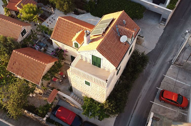 Appartement Große Ferienwohnung in Omiš mit Privatem Balko