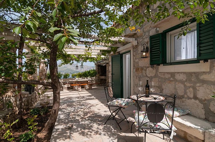 Appartement Große Ferienwohnung in Omiš mit Privatem Balko