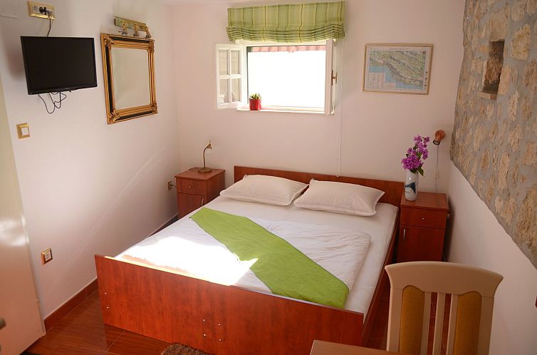 Appartement Kleine Wohnung in Omiš mit Privatem Balkon