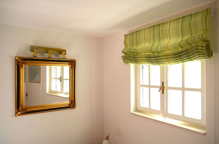 Appartement Kleine Wohnung in Omiš mit Privatem Balkon