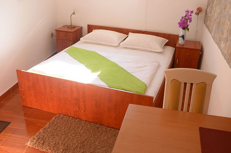 Appartement Kleine Wohnung in Omiš mit Privatem Balkon