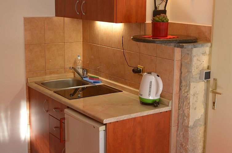 Appartement Kleine Wohnung in Omiš mit Privatem Balkon