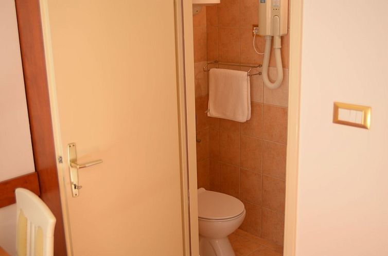 Appartement Kleine Wohnung in Omiš mit Privatem Balkon