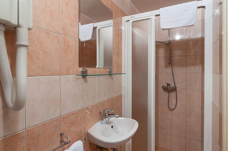 Appartement Kleine Wohnung in Omiš mit Privatem Balkon