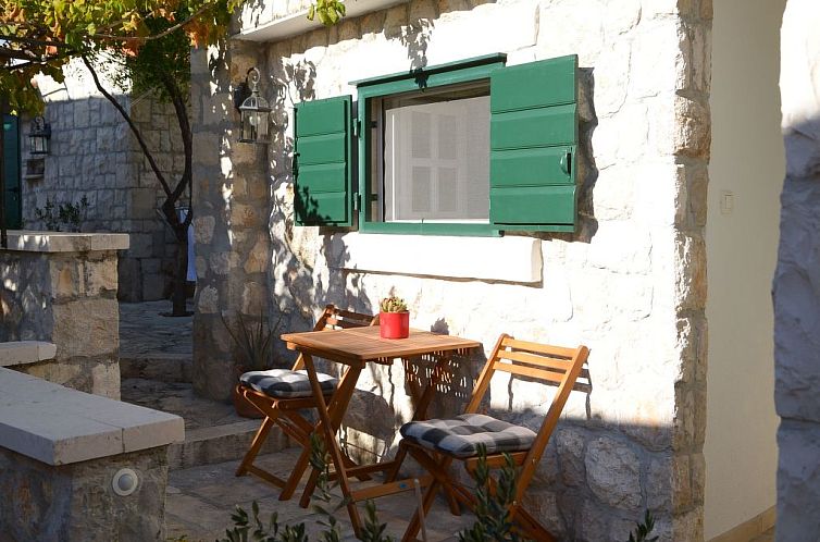 Appartement Kleine Wohnung in Omiš mit Privatem Balkon