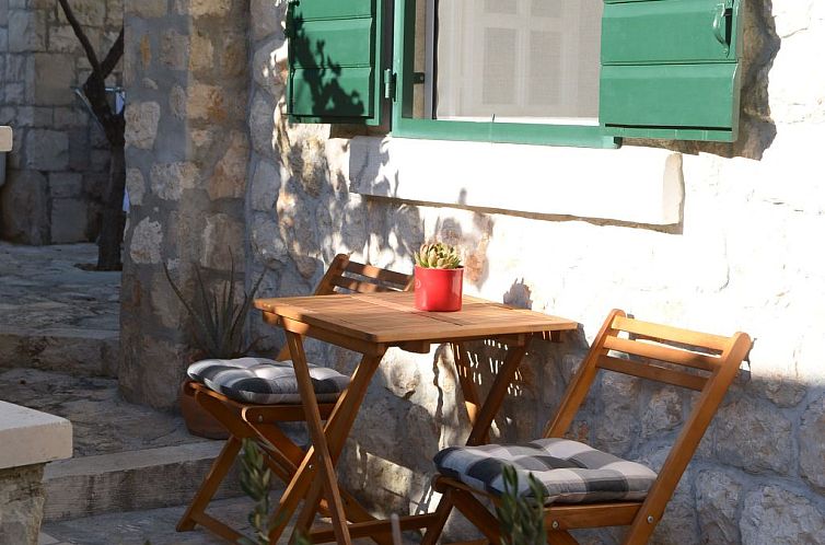 Appartement Kleine Wohnung in Omiš mit Privatem Balkon