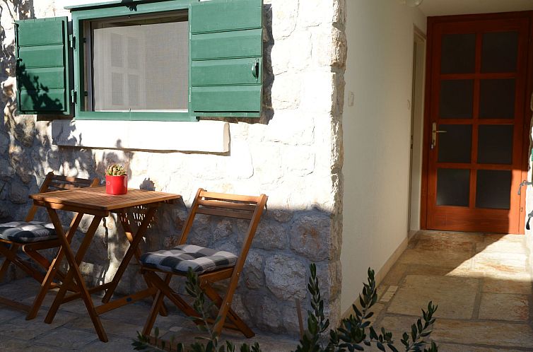 Appartement Kleine Wohnung in Omiš mit Privatem Balkon