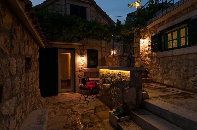 Appartement Kleine Wohnung in Omiš mit Privatem Balkon