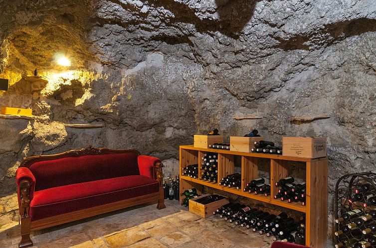 Appartement Kleine Wohnung in Omiš mit Privatem Balkon