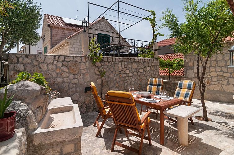 Appartement Kleine Wohnung in Omiš mit Privatem Balkon