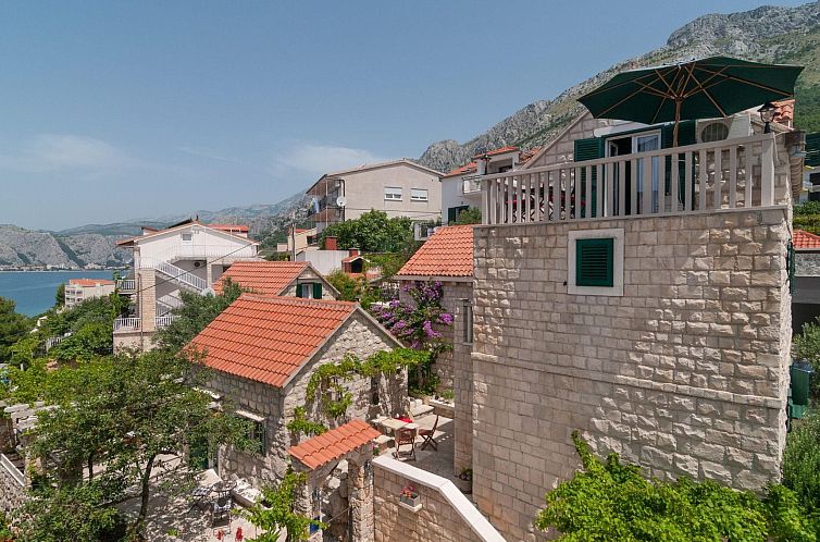 Appartement Kleine Wohnung in Omiš mit Privatem Balkon
