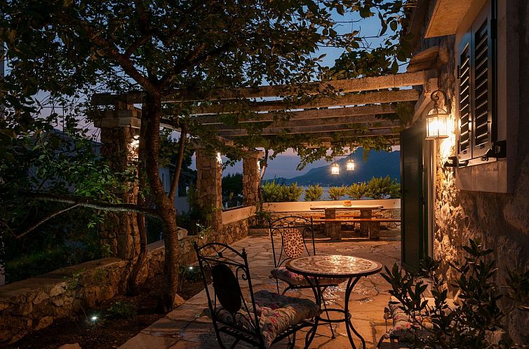 Appartement in Omiš mit Privatem Balkon