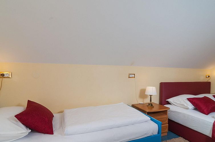 Appartement in Omiš mit Privatem Balkon