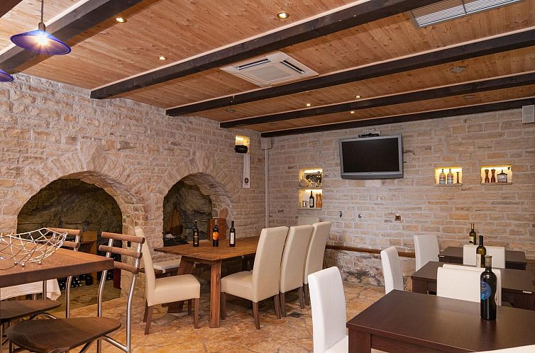 Appartement in Omiš mit Privatem Balkon