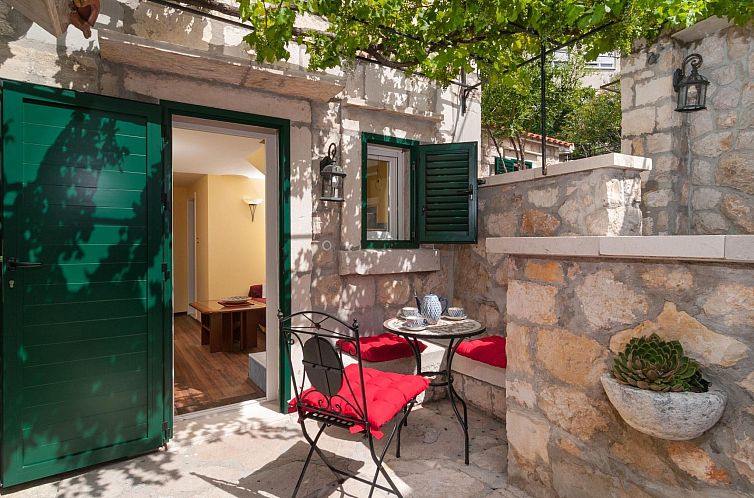 Appartement in Omiš mit Privatem Balkon