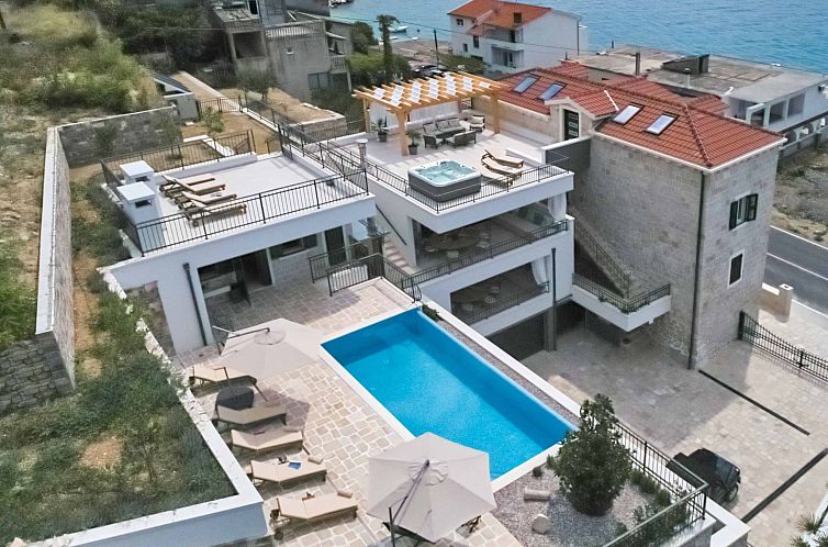 Vakantiehuis Wunderschön gestaltete Villa Mladenka in Suhi 