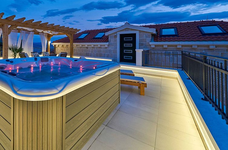 Vakantiehuis Wunderschön gestaltete Villa Mladenka in Suhi 