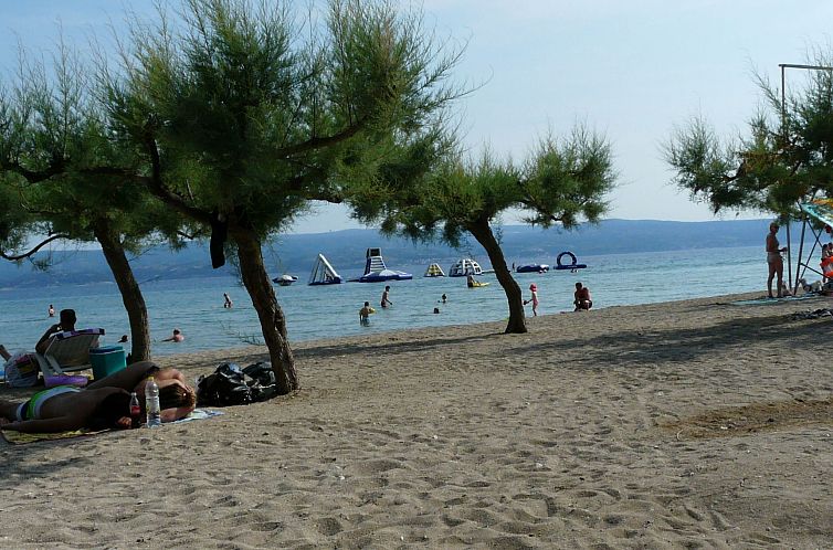 Vakantiehuis Geräumiges Ferienhaus in Omiš mit Privatem Po