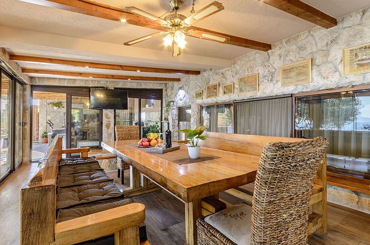 Unterkunft 10311163 - Ferienhaus Dalmatien - Vakantiehuis Villa mit vier Schlafzimmern und beheiztem Pool