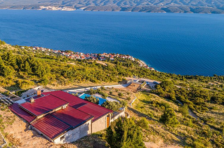 Vakantiehuis Villa mit vier Schlafzimmern und beheiztem Pool