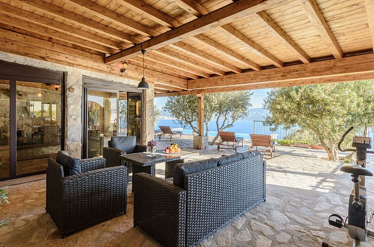 Vakantiehuis Villa mit vier Schlafzimmern und beheiztem Pool