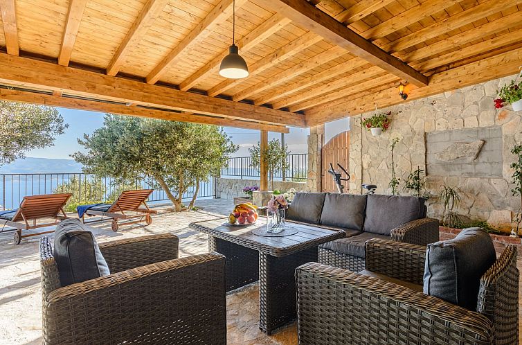 Vakantiehuis Villa mit vier Schlafzimmern und beheiztem Pool