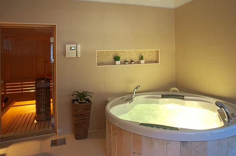 Vakantiehuis mit Privatpool neben dem Strand