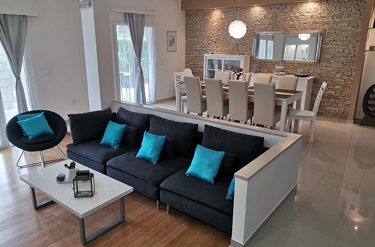 Vakantiehuis mit Privatpool neben dem Strand