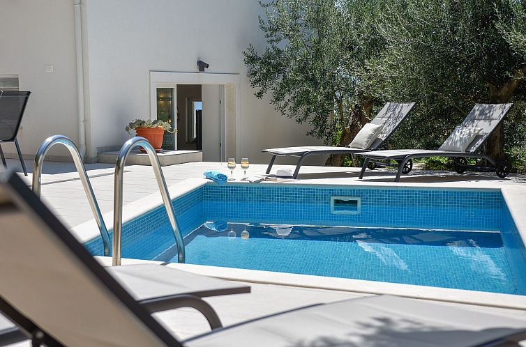 Vakantiehuis 3 Schlafzimmer Villa mit beheiztem Pool und Mee