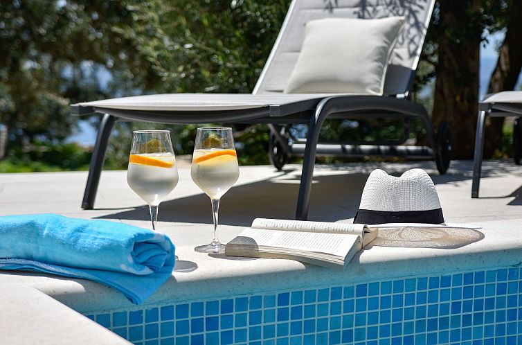 Vakantiehuis 3 Schlafzimmer Villa mit beheiztem Pool und Mee