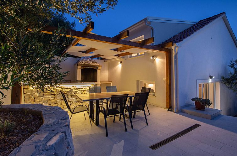 Vakantiehuis 3 Schlafzimmer Villa mit beheiztem Pool und Mee