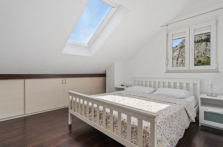 Appartement Schöne Wohnung in Duće mit Großem Balkon