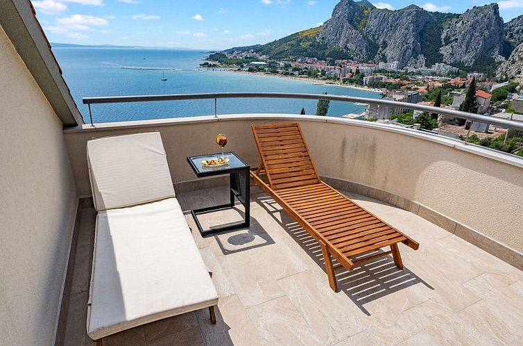 Appartement Schöne Wohnung in Duće mit Großem Balkon