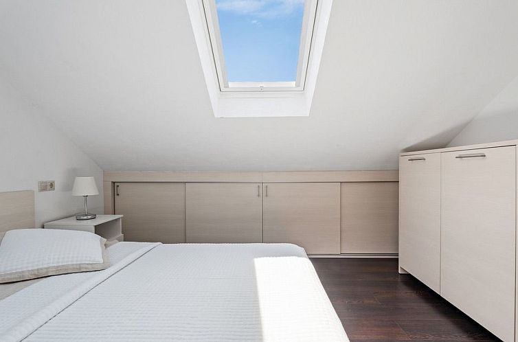Appartement Schöne Wohnung in Duće mit Großem Balkon
