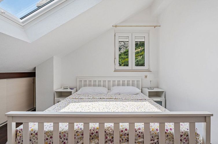 Appartement Schöne Wohnung in Duće mit Großem Balkon