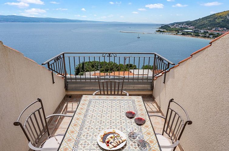 Appartement Schöne Wohnung in Duće mit Großem Balkon