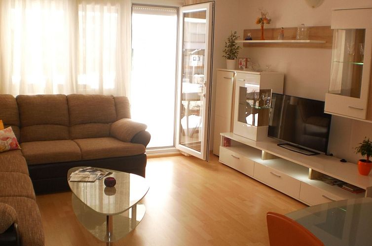 Appartement Moderne Ferienwohnung in Omiš mit Terrasse und 