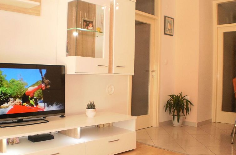 Appartement Moderne Ferienwohnung in Omiš mit Terrasse und 